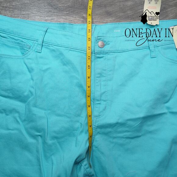 St. John's Bay Plus Size Mid Rise Capri Pants Size 24W - Picture 4 of 6